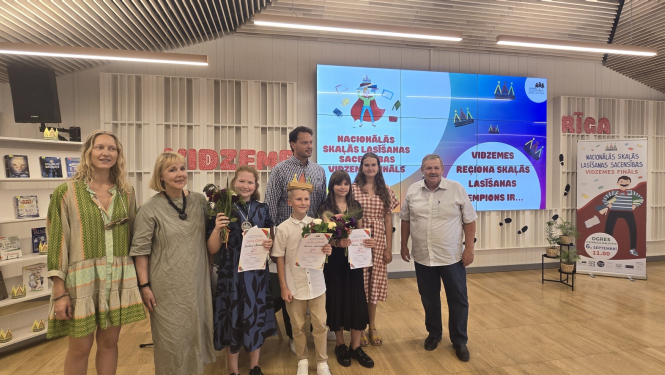 Skaļās lasīšanas sacensības dalībnieku kopbilde Ogrē 06.09.2024.