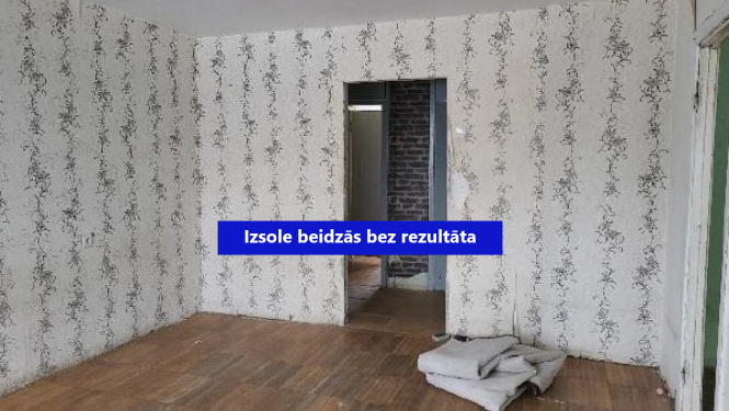 Balta istaba ar durvīm, izsole bez rezultāta