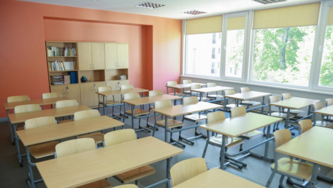 Skolās turpinās attālinātais mācību process