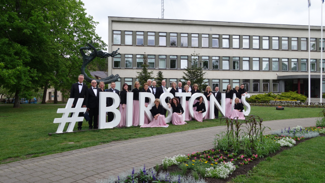 Ogres skolotāju kamerkorim sudrabs starptautiskā koru konkursā