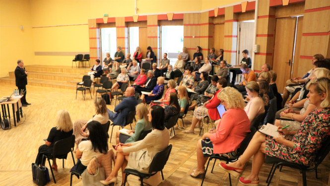 Seminārā tiekas izglītības iestāžu vadītāji un vadītāju vietnieki