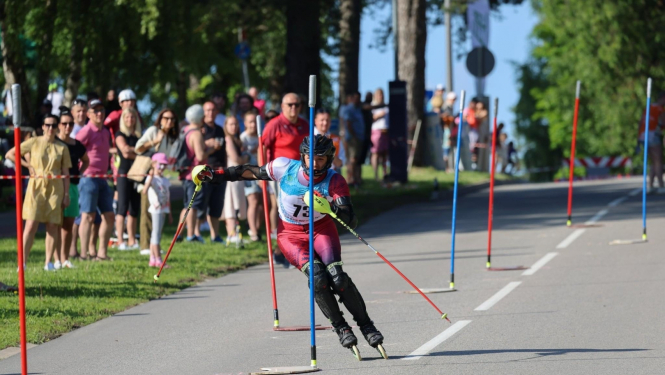 PASAULES KAUSA POSMS SKRITUĻSLALOMĀ