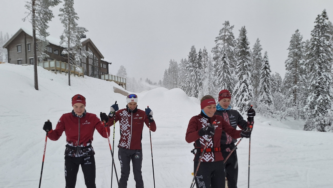 Četri Ogres slēpotāji sporta tērpos 01.2024.