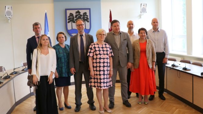 Ogrē viesojas Somijas vēstniece