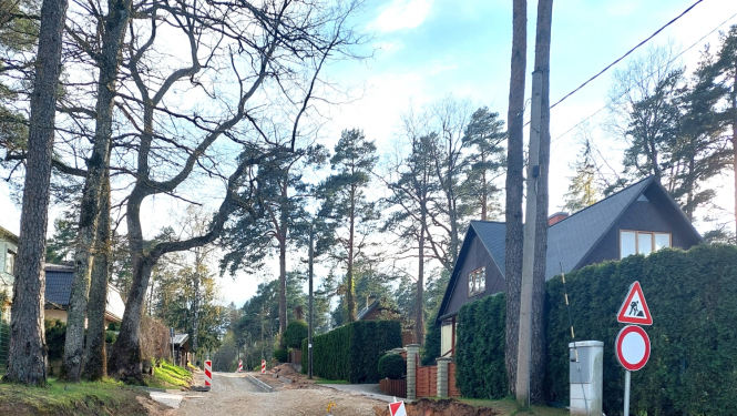 Strēlnieku prospekts, Ogre-grantēts ceļš, ceļa zīmes rakšanas darbi, iebraukt aizliegts