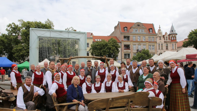 Deju kolektīvi “Sunta” un “Suncele” piedalījušies starptautiskā festivālā Polijā