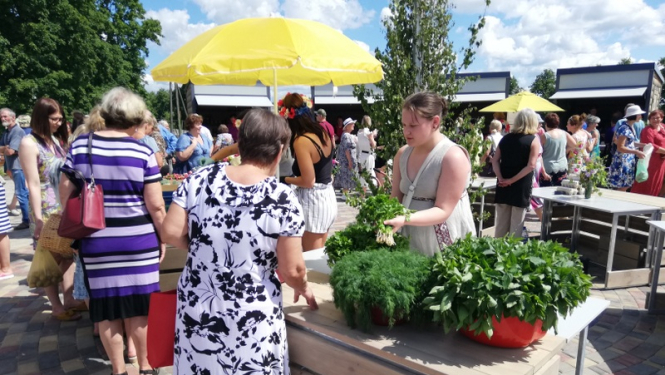 Pirms Līgo svētkiem Suntažos atklāj tirgus laukumu