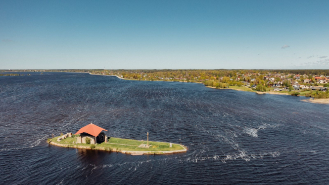 Ikšķiles baznīcas drupas uz Sv. Meinarda salas