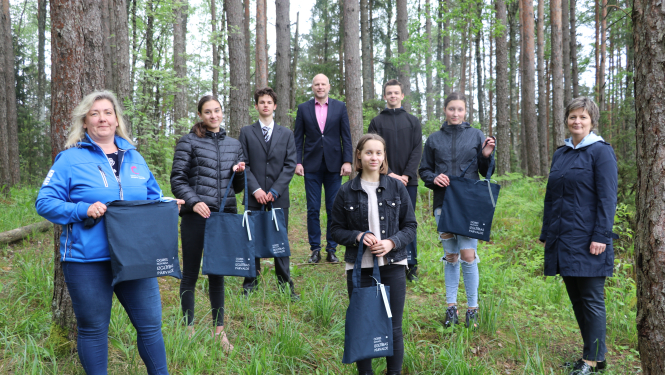 Apbalvo skolēnus par izciliem sasniegumiem