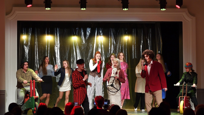 Ogres jaunieši piedalās teātra festivālā Valmierā