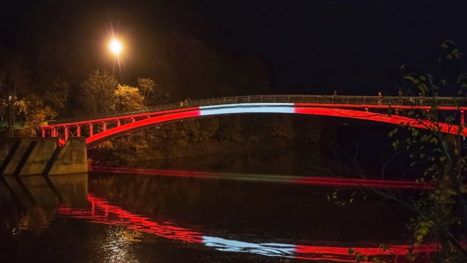 25.martā izgaismos gājēju tiltu pār Ogres upi