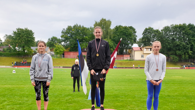 Ogres NSC vieglatlēti no Valgas atved septiņas godalgas