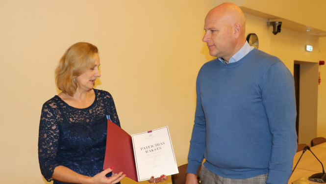 Pateicības raksta pasniegšana Ogres novada pašvaldībai