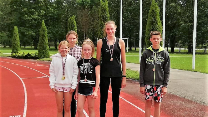 Jaunajiem vieglatlētiem deviņas medaļas Jēkabpilī