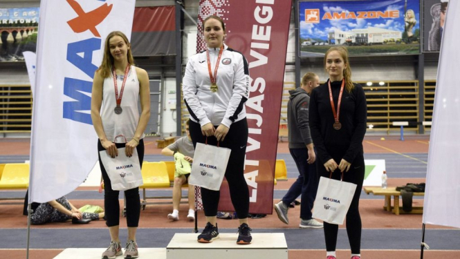 Ogres novada sporta centra vieglatlēti startē Latvijas U-18 un U-20 čempionātos