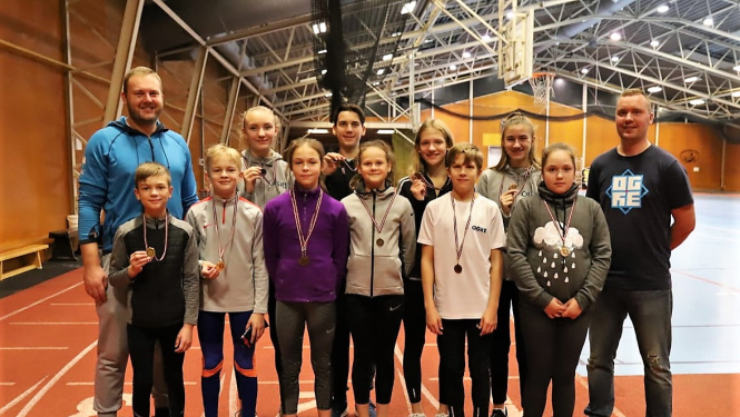 Ogres NSC jaunajiem vieglatlētiem 12 medaļas Limbažos