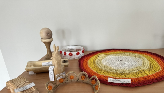 Bērnu veidoti mākslas darbi-vainagi, adījumi