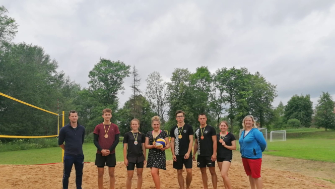 Novada jaunieši piedalās volejbola sacensībās “Volejbols vieno” Suntažos