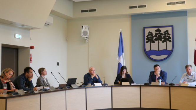 Izskatīti aktuālie Zilo kalnu apsaimniekošanas jautājumi