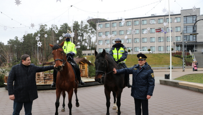 Ogres ielās – policijas zirgu patruļa