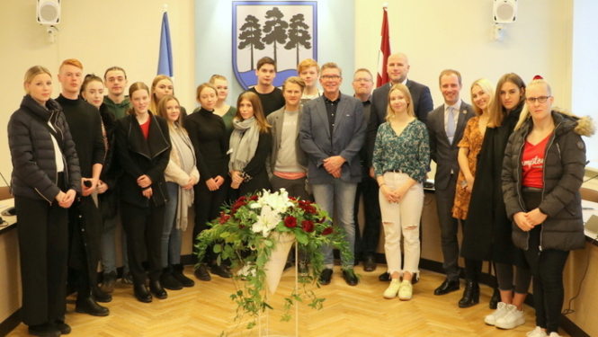 Ogrē viesojas skolēni no Zviedrijas