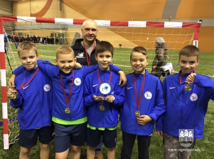 Ogres NSC jaunajiem handbolistiem medaļas Jūrmalā un Rīgā