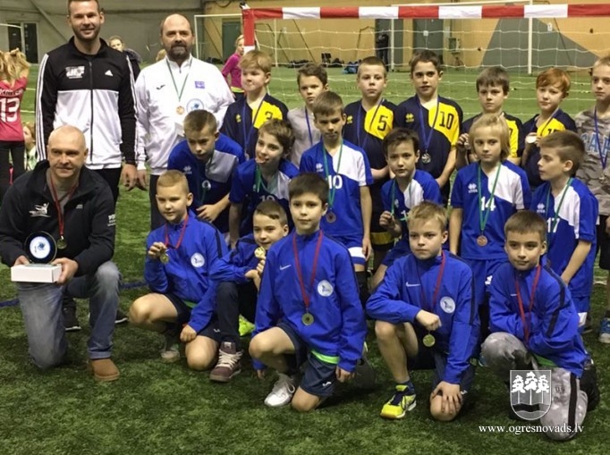 Ogres NSC jaunajiem handbolistiem medaļas Jūrmalā un Rīgā