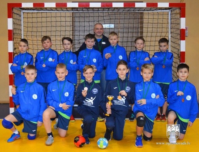 Ogres NSC jaunajiem handbolistiem medaļas Jūrmalā un Rīgā