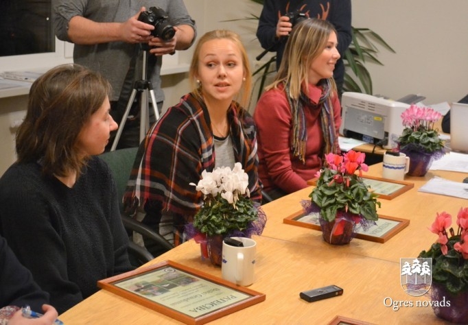 Ogres pilsētas vidē ienākušas jaunas granīta skulptūras