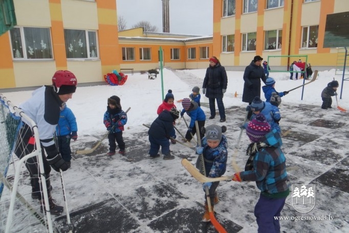 Madlienas pirmsskolā „Taurenītis” svin Sniega dienu