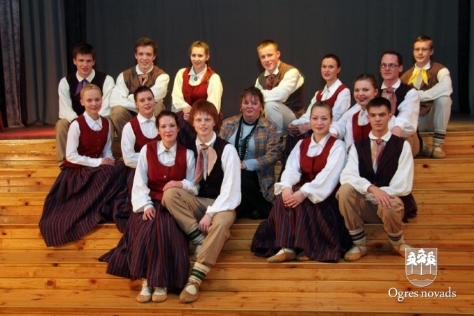 Junioru deju kolektīvu sadancis „Lecam pa vecam, lecam pa jaunam”