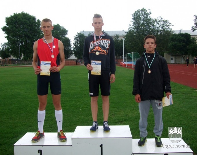 Jaunie vieglatlēti gatavojas Latvijas čempionātam