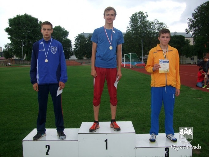 Jaunie vieglatlēti gatavojas Latvijas čempionātam