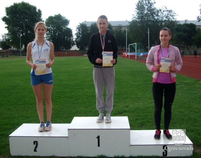 Jaunie vieglatlēti gatavojas Latvijas čempionātam
