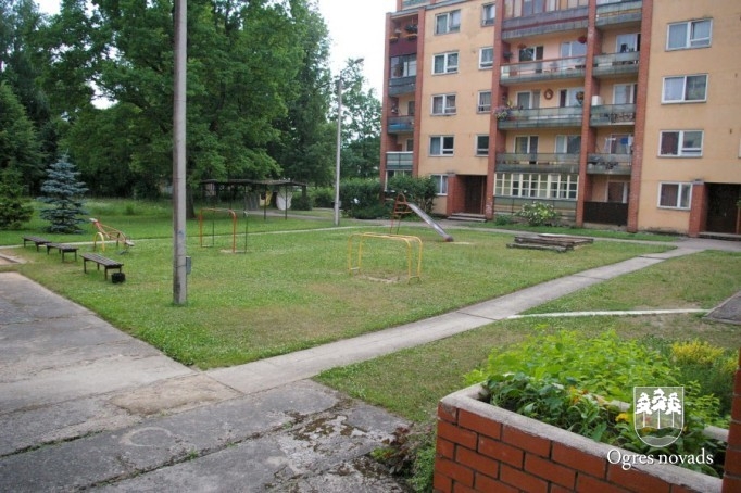 Pagalma cirks Bērzu alejā 8 un 8a