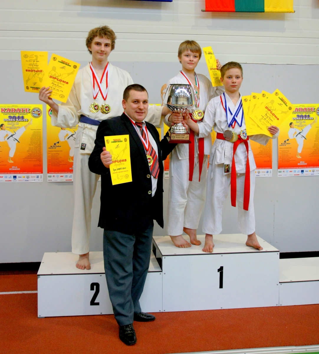 Čempionāta galvenā balva “Ogres kauss 2011” paliek Ogrē