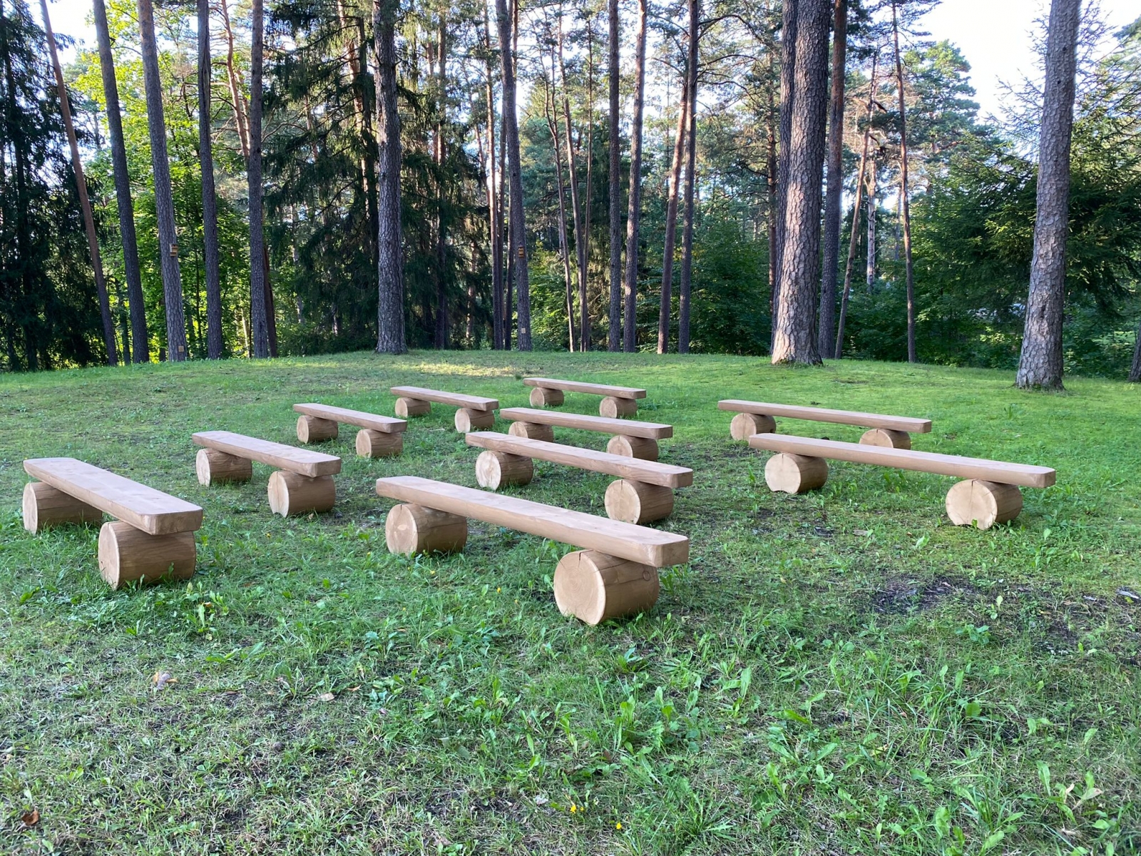 Projekts "Pārvietojamu koka solu ierīkošana brīvdabas zaļajai klasei"