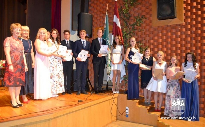 Turpinās izlaidumu laiks