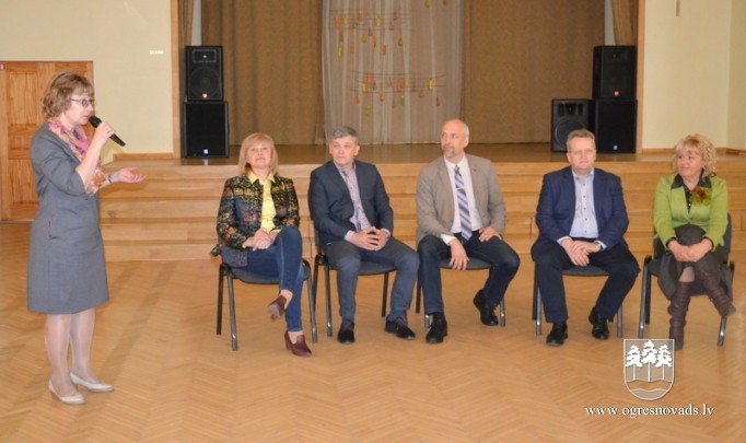 Ogres 12.klašu skolēni iepazīst dažādas profesijas