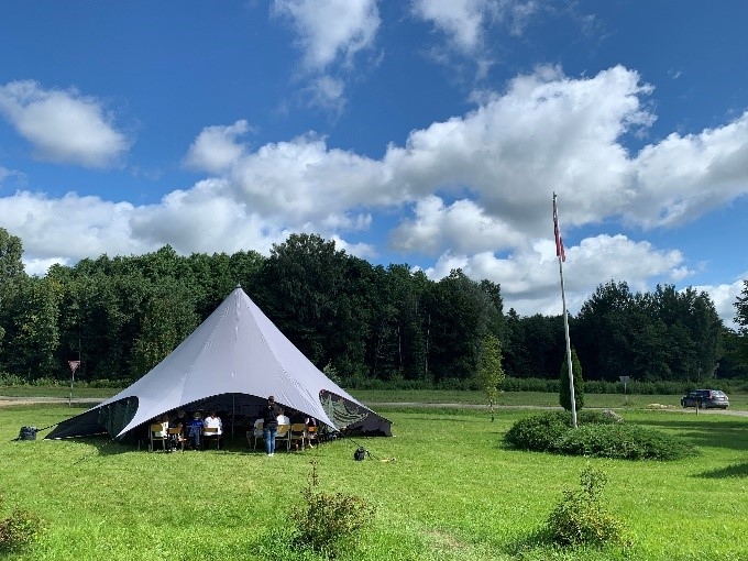 Projekts “Brīvdabas vides labiekārtošana Krapes skolā”