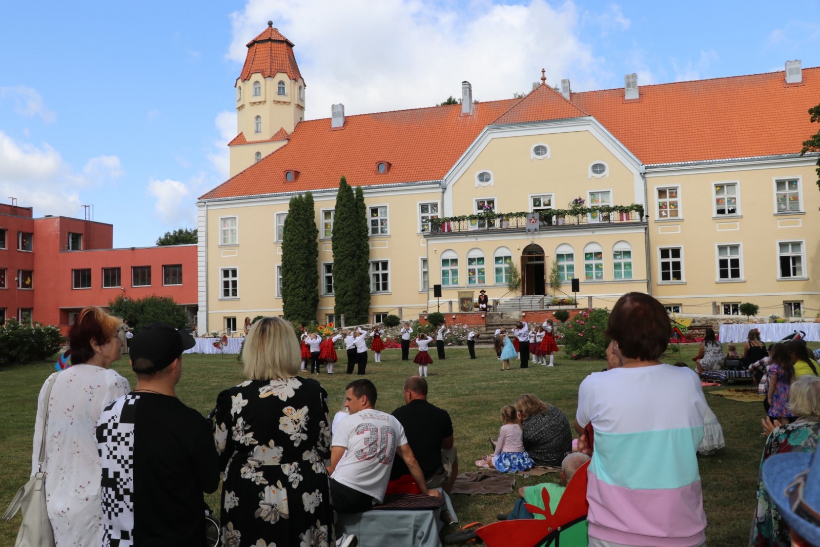 Suntaži svin 800 gadu jubileju