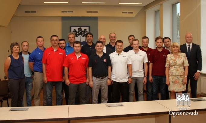 Eiropas čempionāta dalībnieki pieņemšanā Ogres novada pašvaldībā