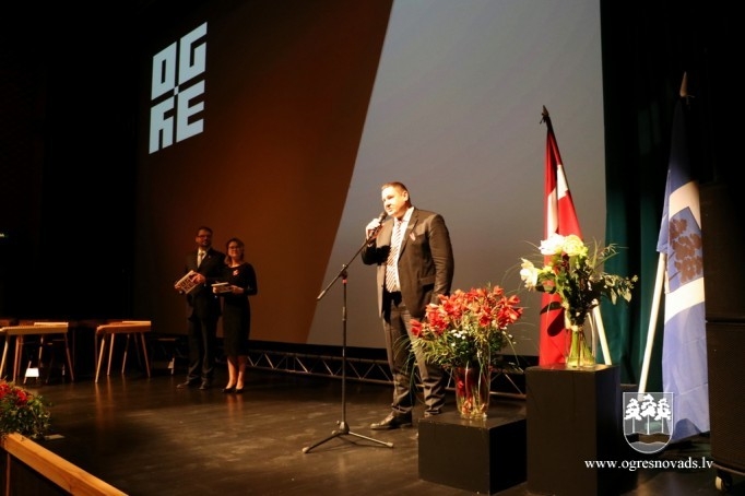 Godinot izcilākos novadniekus, Ogrē atzīmē valsts 101. gadadienu