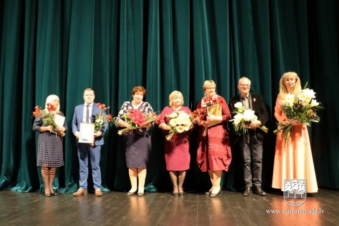 Godinot izcilākos novadniekus, Ogrē atzīmē valsts 101. gadadienu