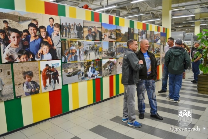 Egila Helmaņa fotogrāfiju izstādes “Atvadas no Afganistānas” atklāšana