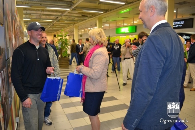 Egila Helmaņa fotogrāfiju izstādes “Atvadas no Afganistānas” atklāšana