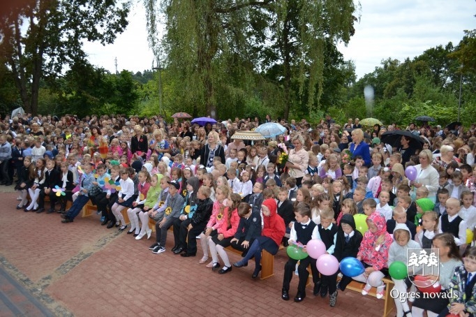 Novada lielākajās skolās mācības sākušās