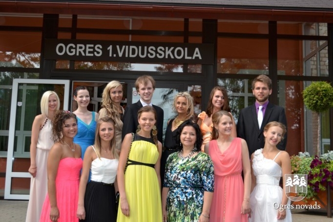 Valdības atzinība Ogres 1. vidusskolas absolventiem