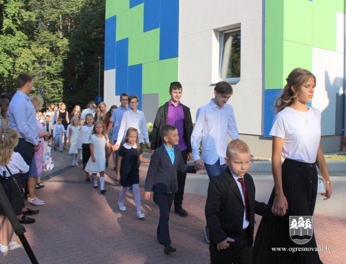 Ogres pilsētas skolās sācies jaunais mācību gads