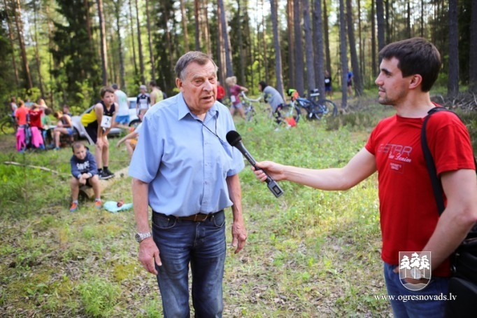 Atjaunotajā Kalna skrējienā uzvar Caune un Bušs